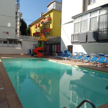 Hotel 2000 Ρίμινι Εξωτερικό φωτογραφία