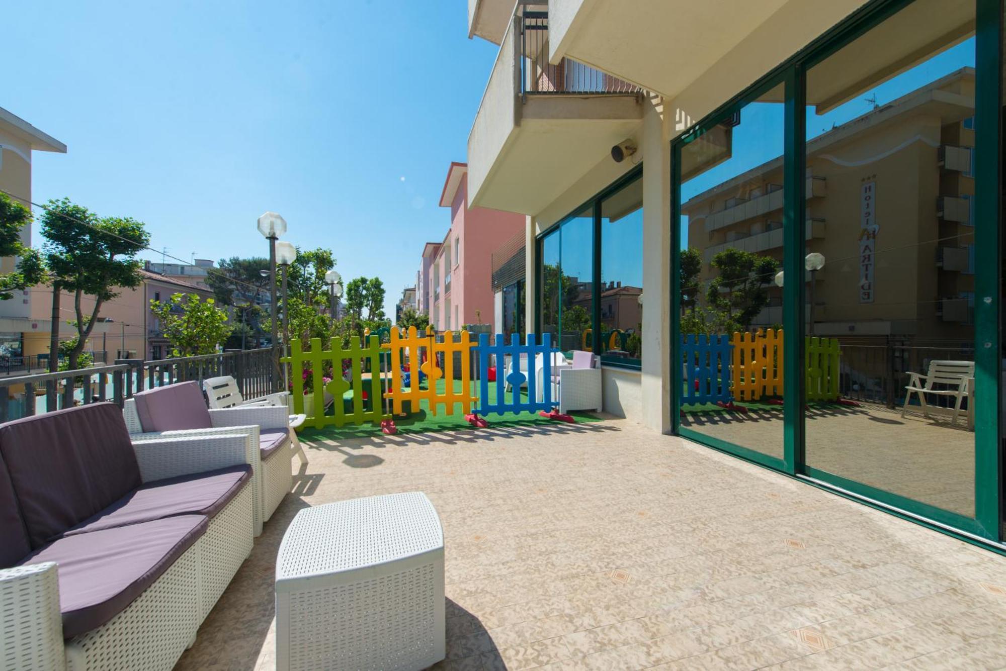 Hotel 2000 Ρίμινι Εξωτερικό φωτογραφία