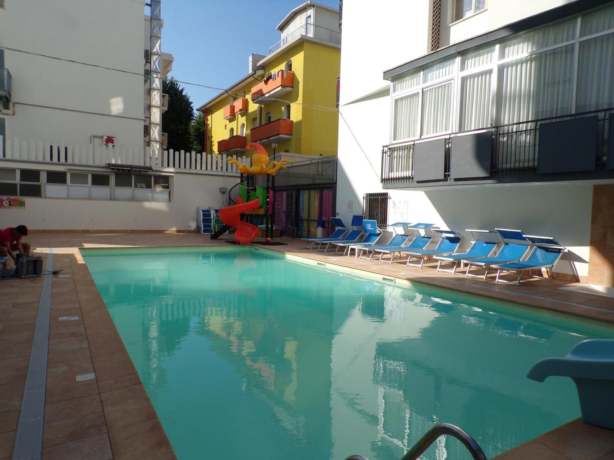Hotel 2000 Ρίμινι Εξωτερικό φωτογραφία