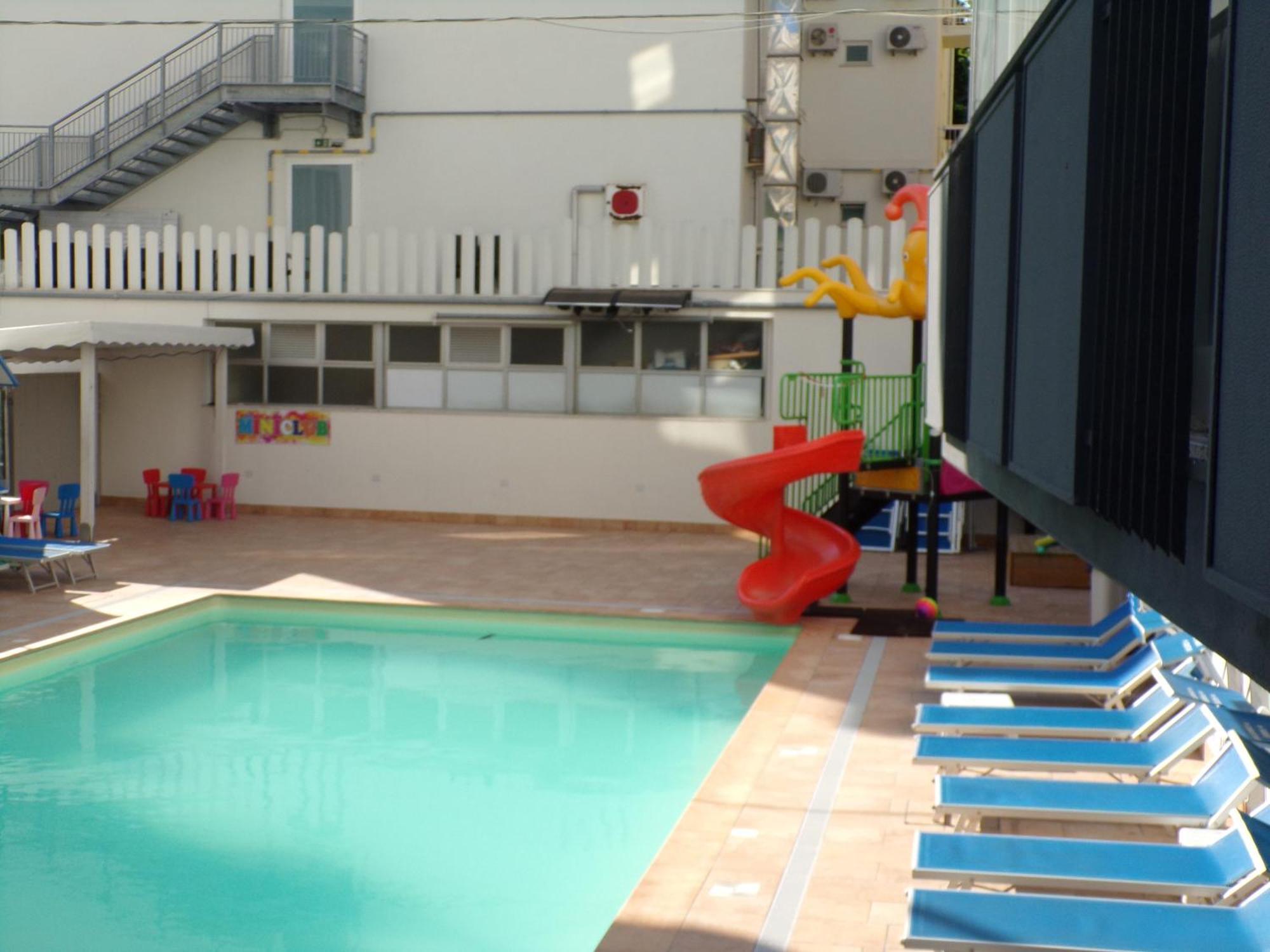 Hotel 2000 Ρίμινι Εξωτερικό φωτογραφία