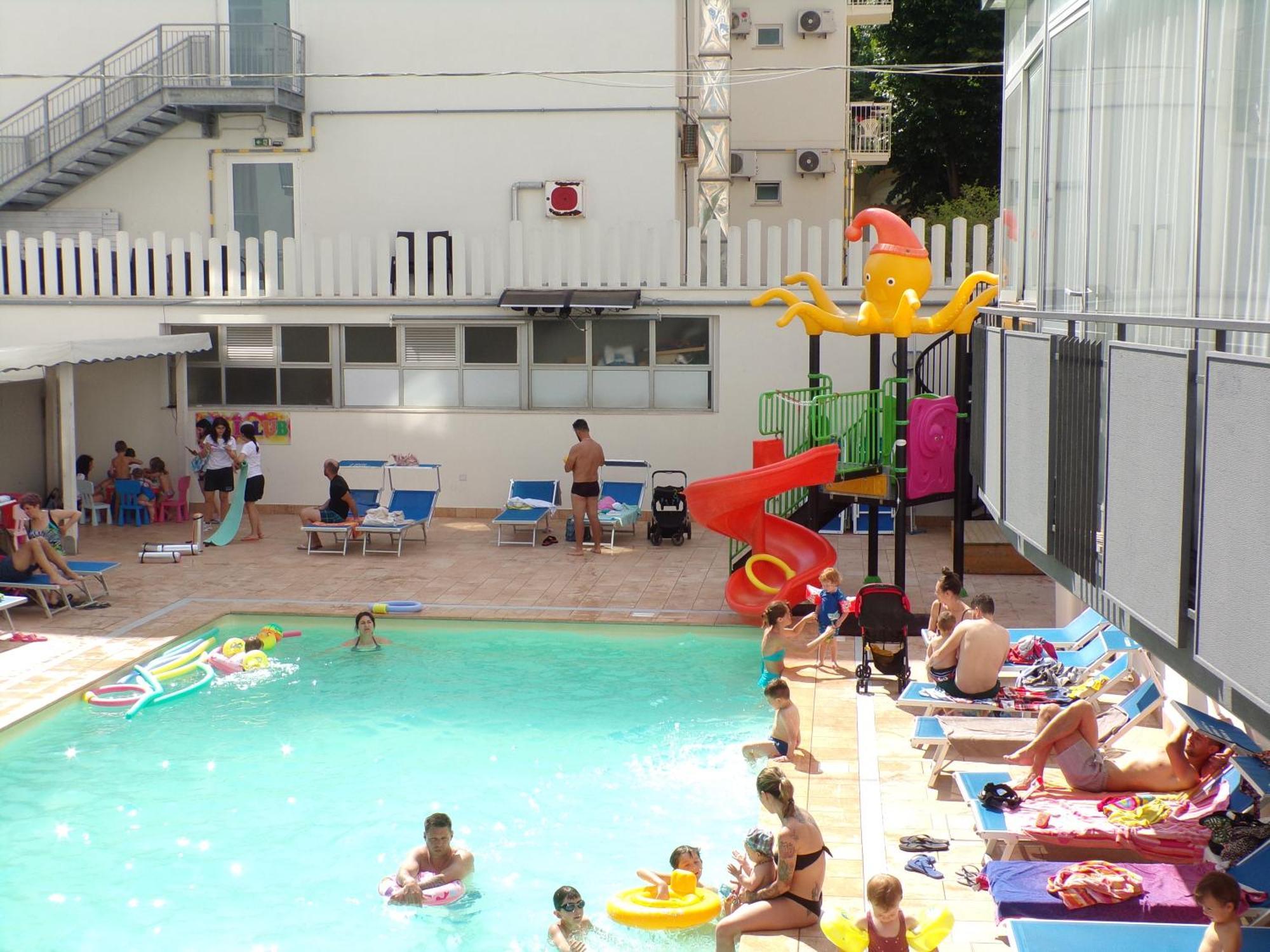 Hotel 2000 Ρίμινι Εξωτερικό φωτογραφία