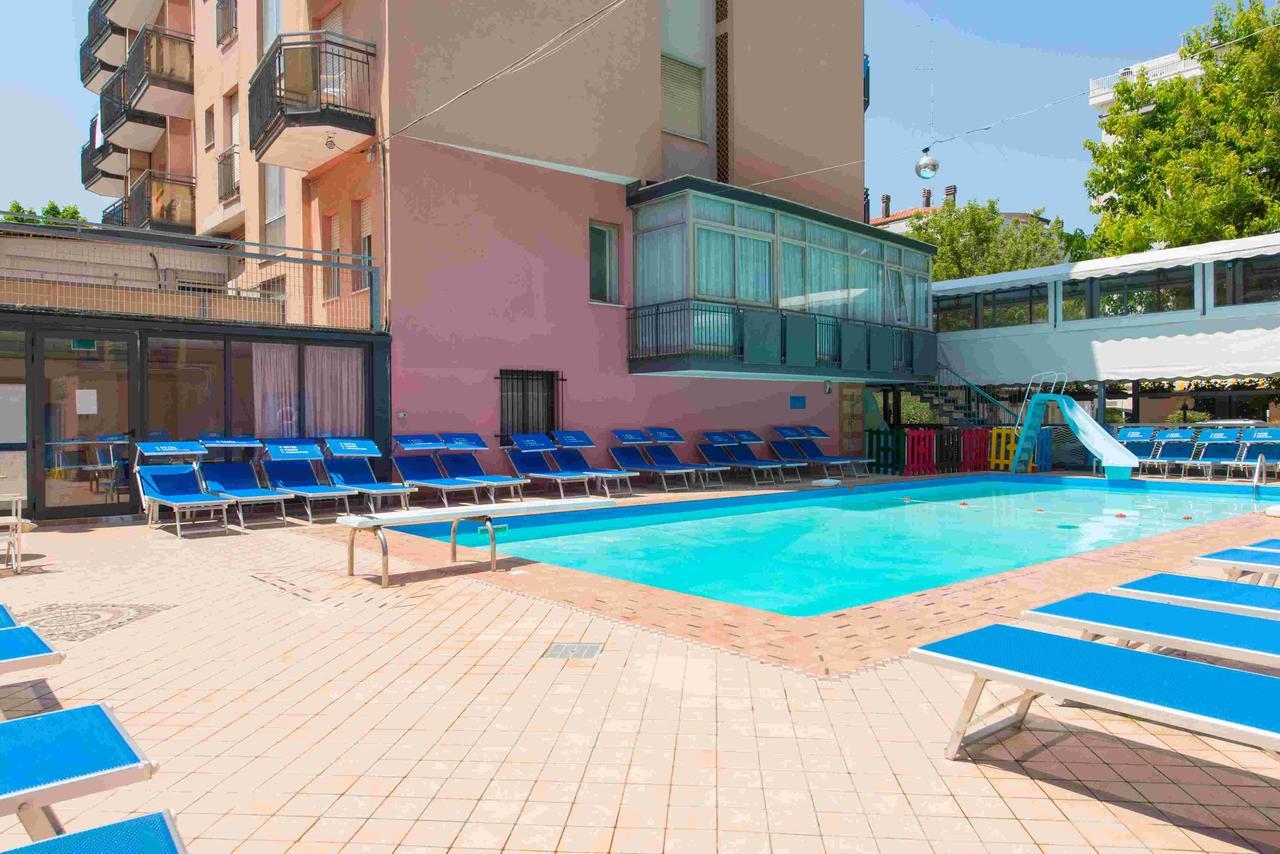 Hotel 2000 Ρίμινι Εξωτερικό φωτογραφία