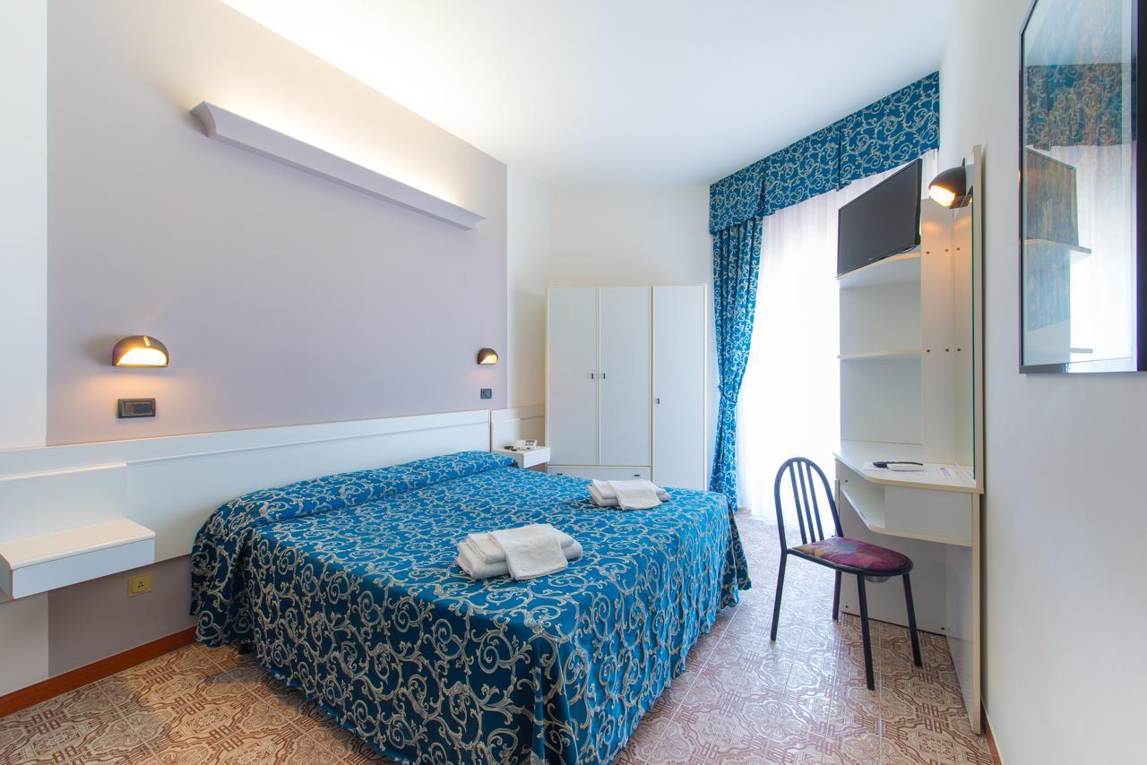 Hotel 2000 Ρίμινι Δωμάτιο φωτογραφία