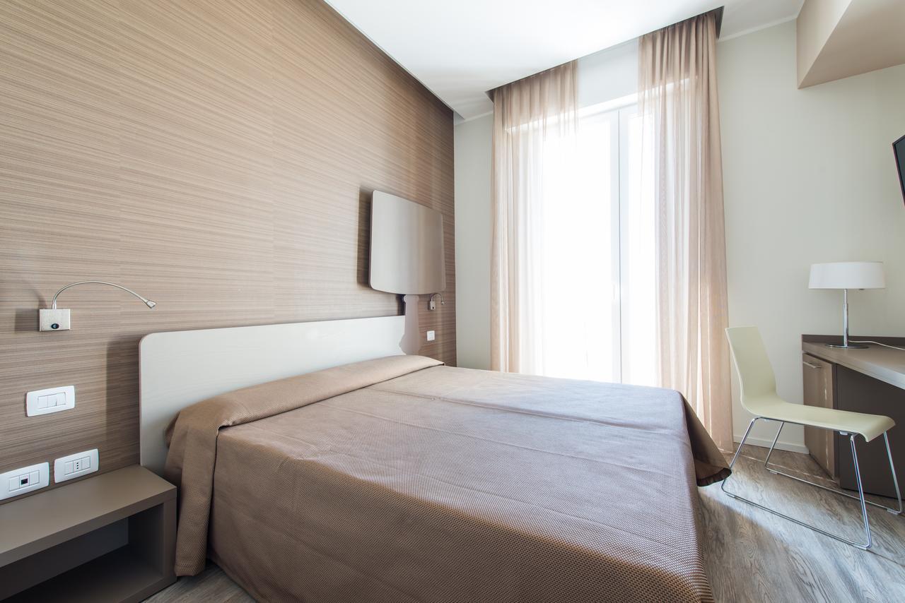 Hotel 2000 Ρίμινι Εξωτερικό φωτογραφία