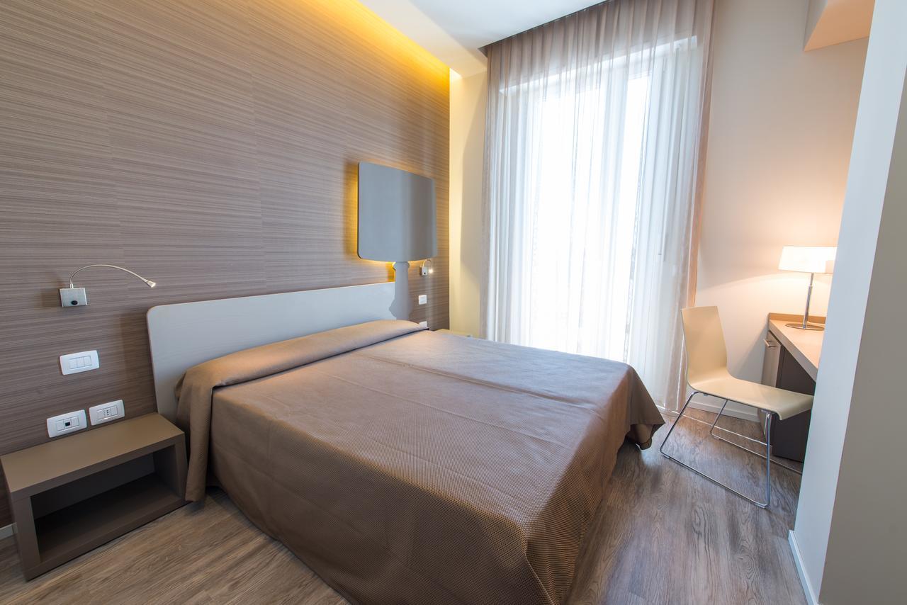 Hotel 2000 Ρίμινι Εξωτερικό φωτογραφία