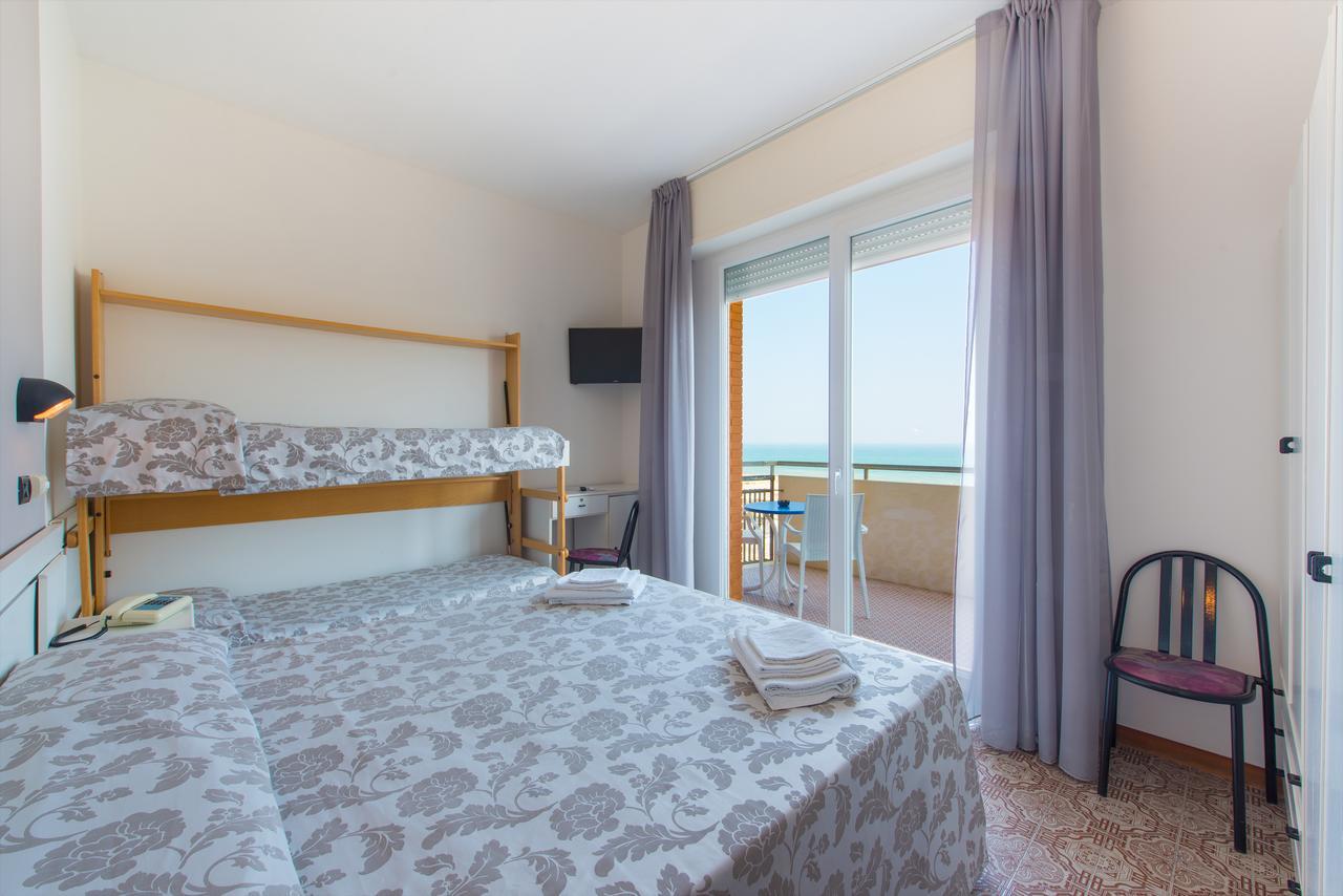 Hotel 2000 Ρίμινι Εξωτερικό φωτογραφία