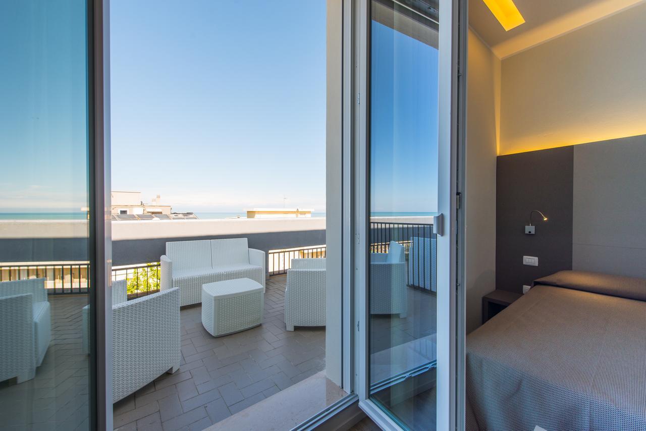 Hotel 2000 Ρίμινι Εξωτερικό φωτογραφία