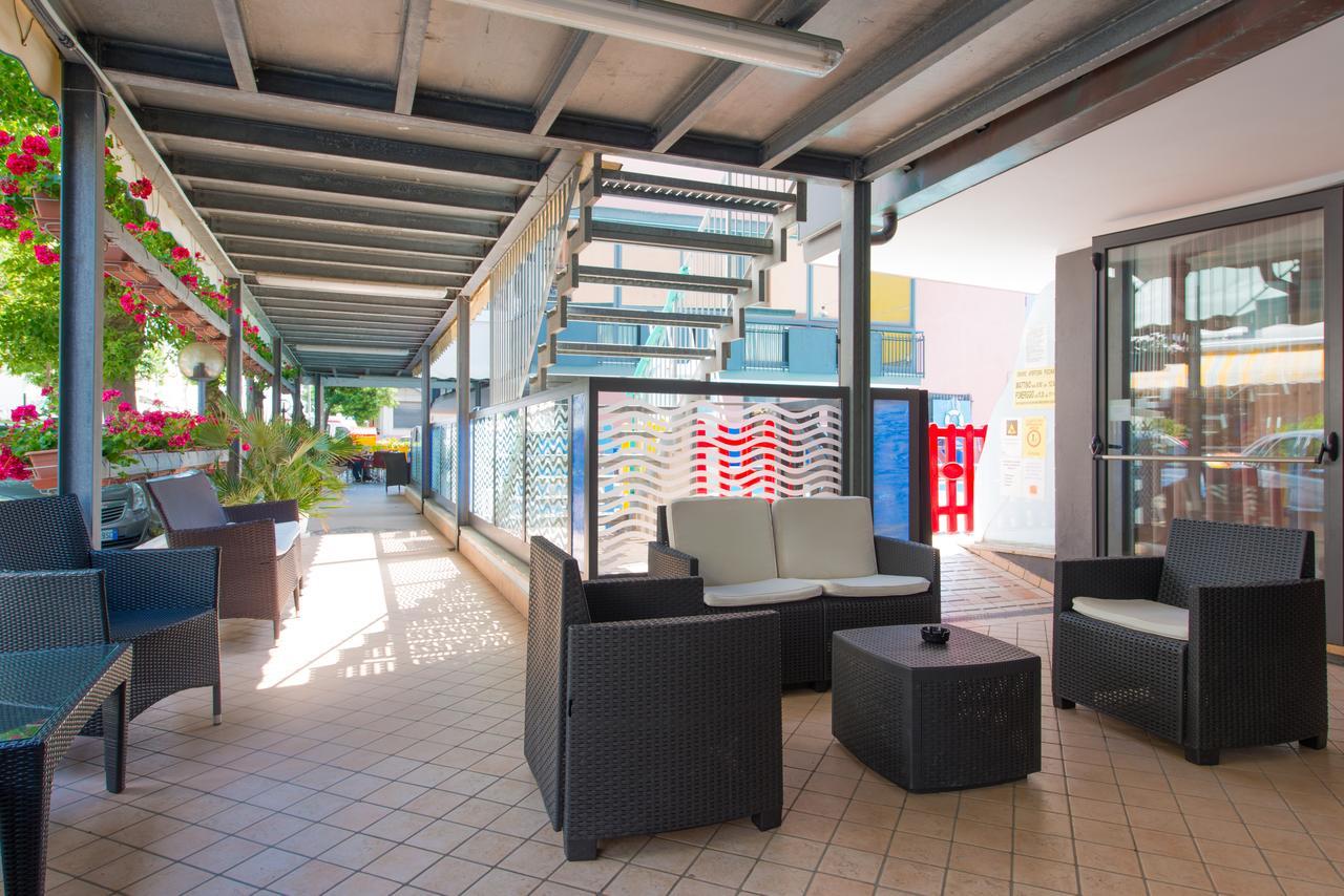 Hotel 2000 Ρίμινι Εξωτερικό φωτογραφία
