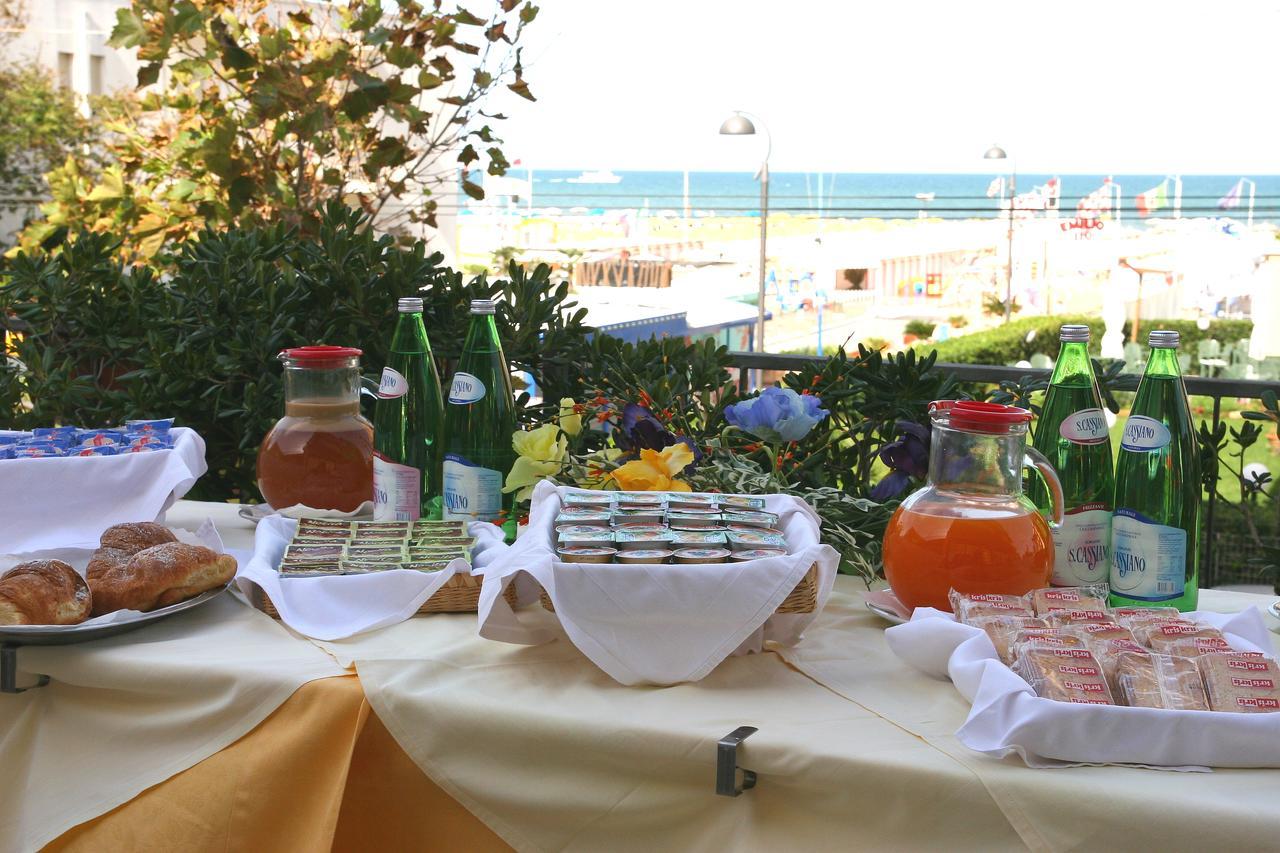 Hotel 2000 Ρίμινι Εξωτερικό φωτογραφία